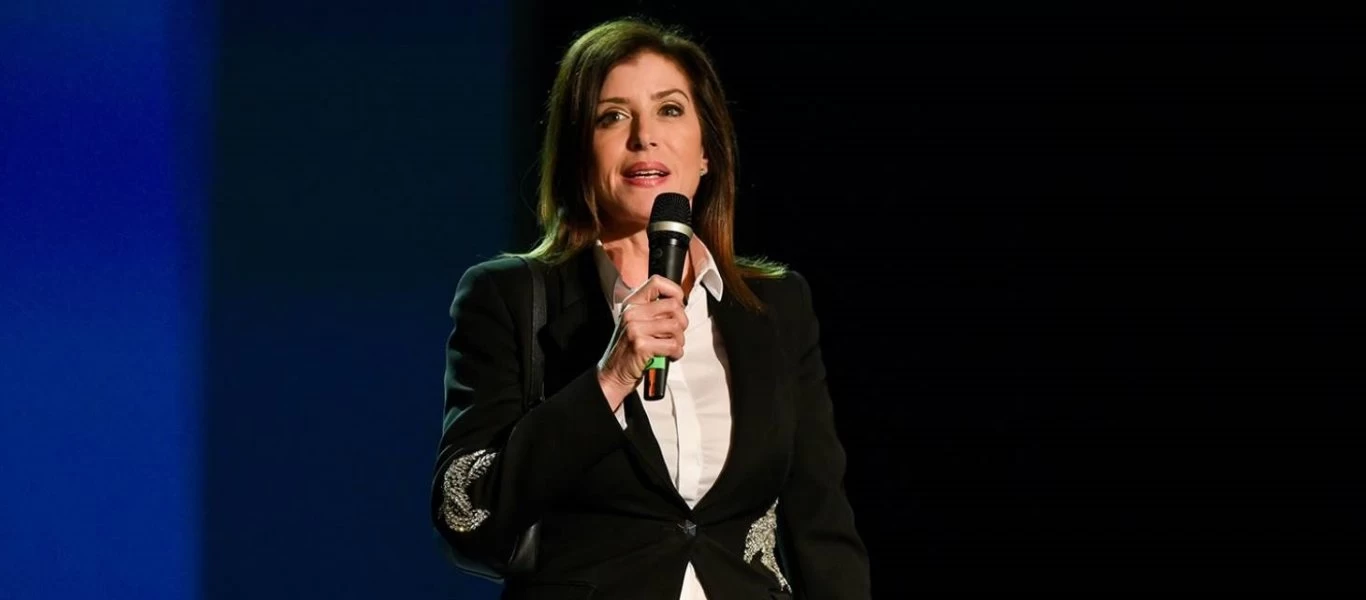 Άννα Μισέλ Ασημακοπούλου για τον φωτογραφικό διαγωνισμό για τα self test: «Αντιπολίτευση της μιζέριας»